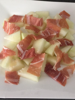 Una foto de Melón con jamón serrano