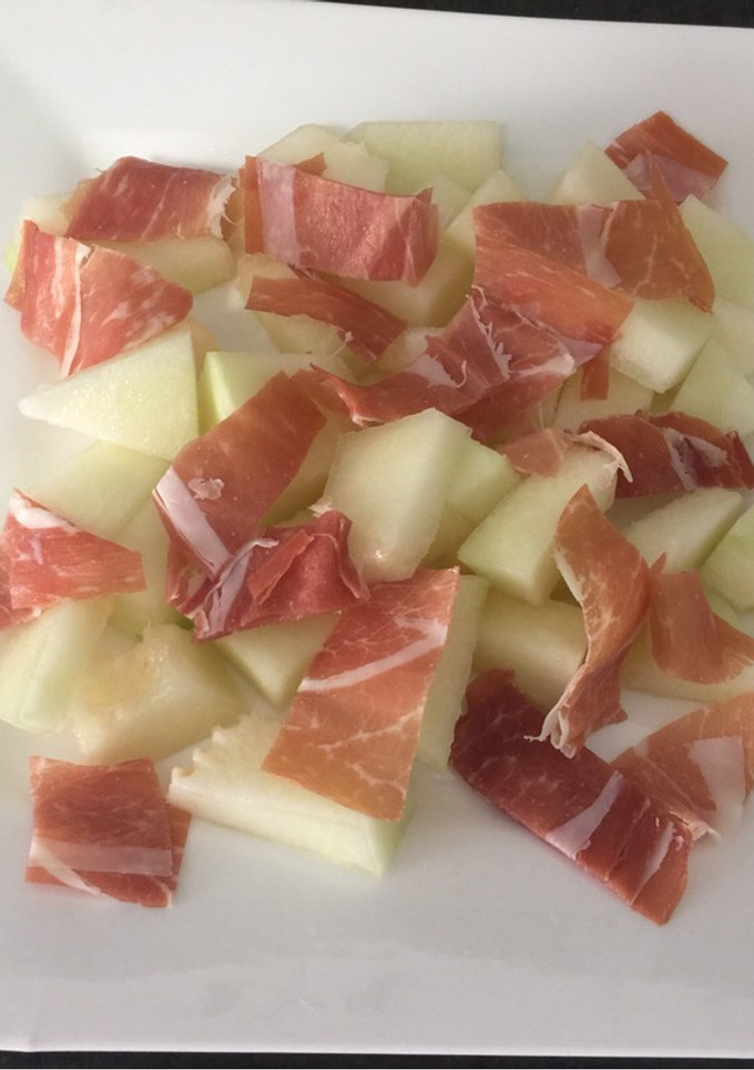 Una foto de Melón con jamón serrano