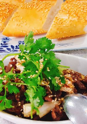 Hình của món Bò xào xả cay cay.