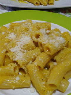 Una foto de Pasta con pesto de calabaza
