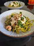 Tagliatelle con burrata, gambas, pistachos tostados y aliño de albahaca