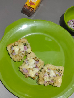 ઓનીયન ગાર્લિક બ્રેડ (Onion Garlic bread Recipe in Gujarati રેસીપી મુખ્ય ફોટો