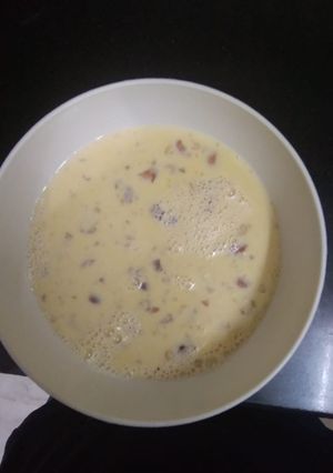 A picture of Custard With Almonds.