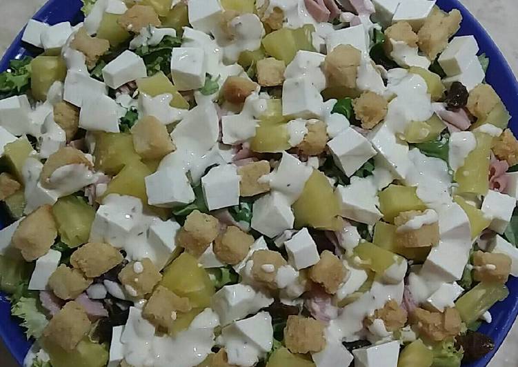 Ensalada primavera con salsa césar