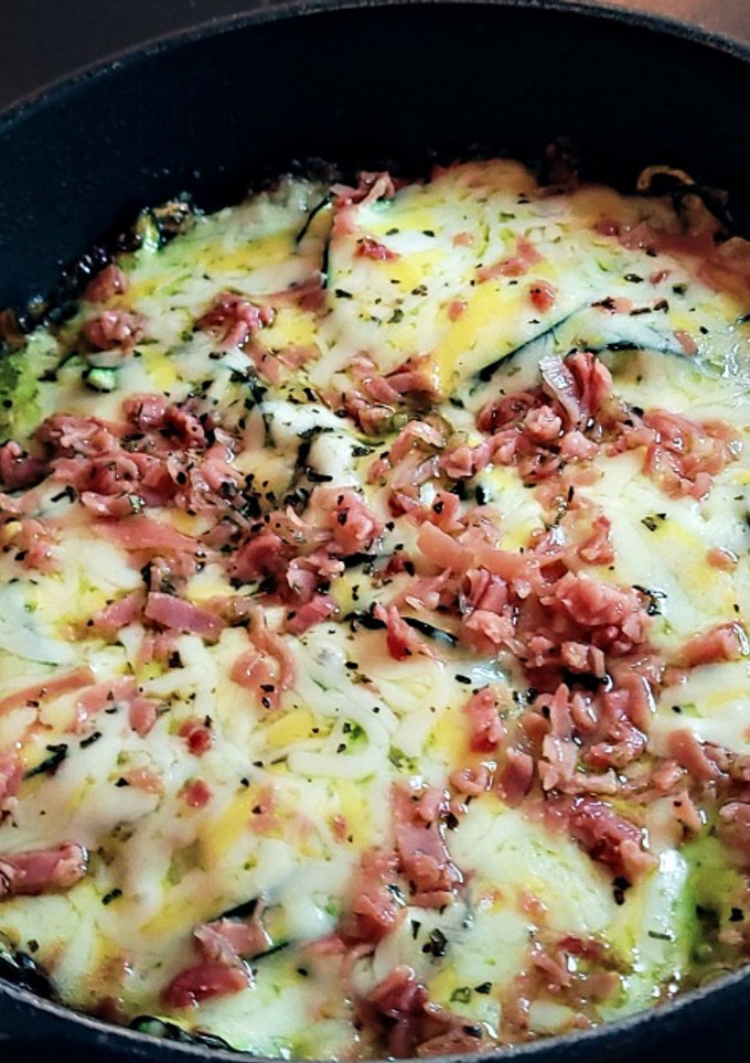 Una foto de Sartenada de Calabacín con Jamón y Queso