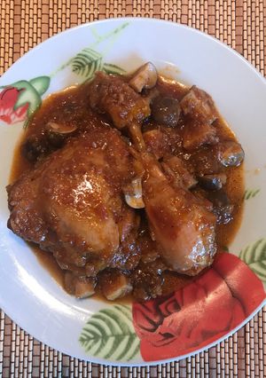 Una foto de Pollo al vermut rojo