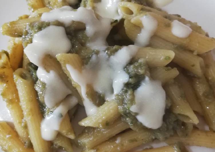 Penne con crema di carciofi e fonduta di formaggio