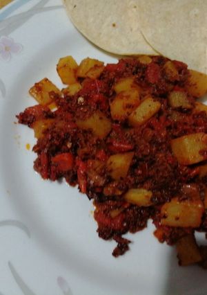Una foto de Papas con chorizo