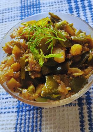 दत्तगुरूंची आवडती - श्रावणी घेवडा भाजी (ghevda bhaji recipe in marathi) रेसिपी चे मुख्य फोटो 