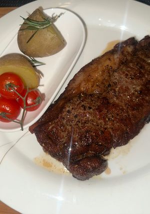 A picture of Restaurant (Chefy) Sirloin Steak - Just try in once :P - Super Easy when you know how - enjoy :P.