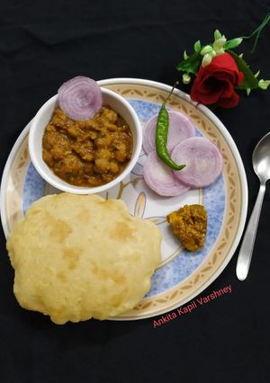 A picture of Chole Bhature.