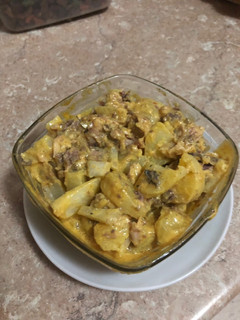 Una foto de Ensalada de patatas con sardinas con vinagreta de curry