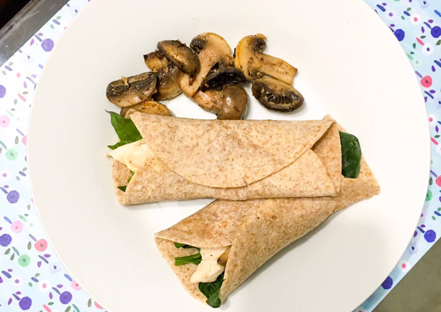 Wrap de pollo con espinaca y champiñones salteados Receta de Diana