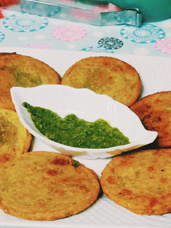मटर कचौड़ी(Matar kachori recipe in Hindi) रेसिपी मुख्य फोटो