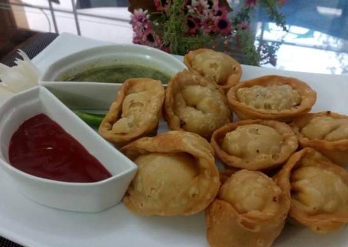 Chicken & veg fried momos