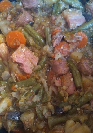 Una foto de Alto Guiso de Verduras fácil