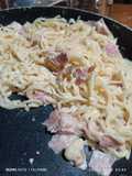 Pasta con crema y jamonada