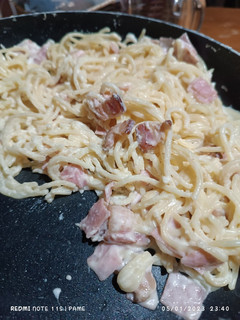 Una foto de Pasta con crema y jamonada