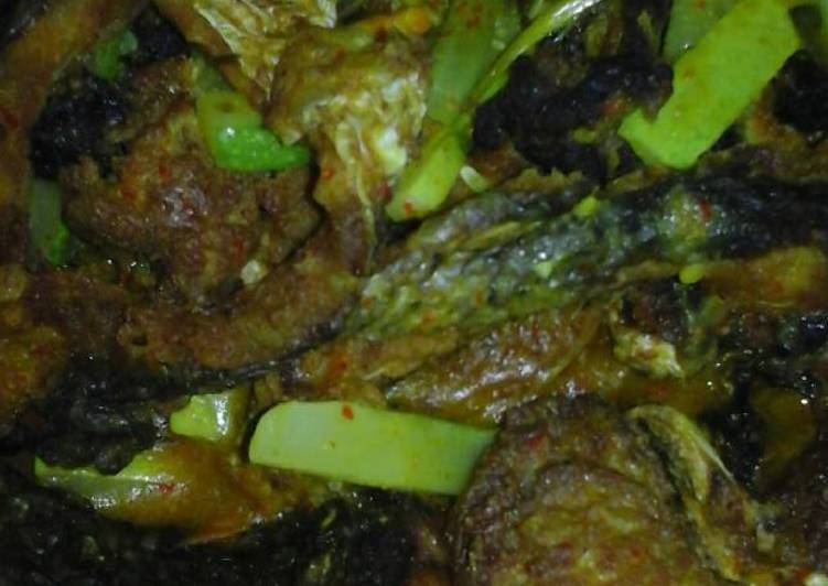Cara membuat Ikan mas jumbo +bumbu acar kuning yang lezat dan Mudah Dibuat