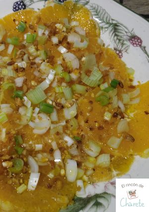 Una foto de Ensalada de naranja con polvo de kikos