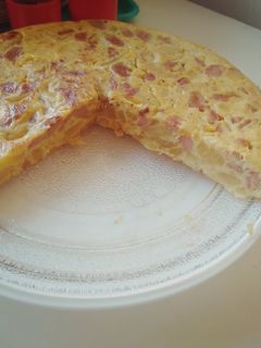 Una foto de Tortilla de patata con salchichas
