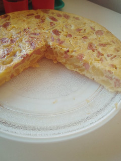 Una foto de Tortilla de patata con salchichas
