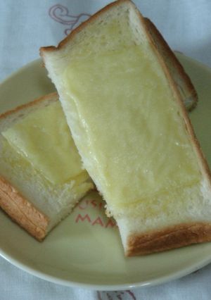 A picture of Margarine Cheese Toast.