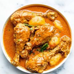 A picture of Chicken and Potato Curry.