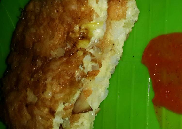 Omlete nasi keju +bawang bomay