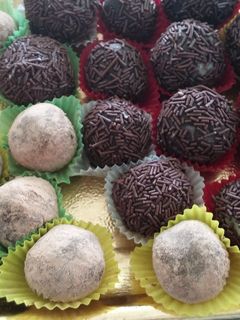 Una foto de Trufas de crema catalana