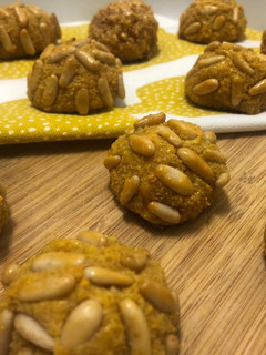 Una foto de Panellets de calabaza