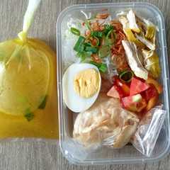 A picture of Soto ayam lamongan.