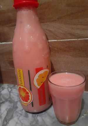 صورة لوصفة عصير الفراولة المنعش بالحليب