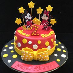 A picture of Mickey minnie mouse cake.