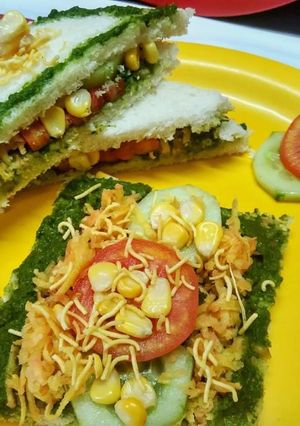 A picture of Coriander chutney veggie corn bhajia sandwich.