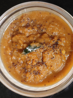 பச்சை வெங்காய தக்காளி சட்னி (Raw Onion tomato chutney recipe in tamil) செய்முறை முக்கிய புகைப்படம்