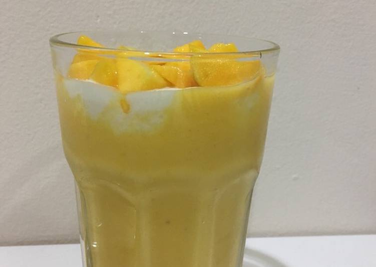 Creamy Mango Juice with Yoghurt and Milk