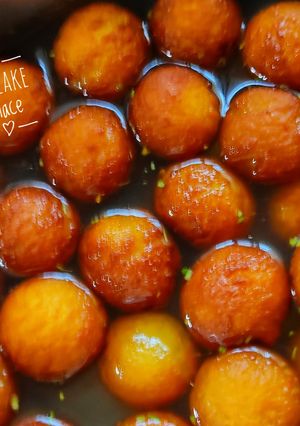 इन्स्टंट होममेड गुलाबजाम (instant homemade gulab jamun recipe in marathi) रेसिपी चे मुख्य फोटो
