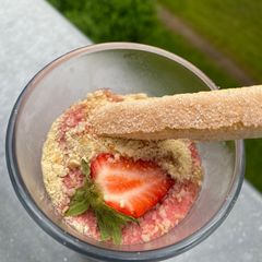 A picture of Strawberry-biscuit dessert.