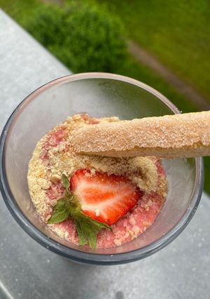A picture of Strawberry-biscuit dessert.