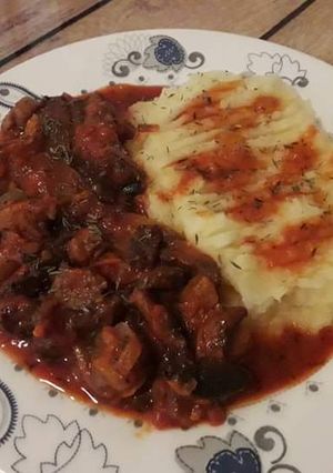 O poză a rețetei Cărnița cu sos și piure😋.
