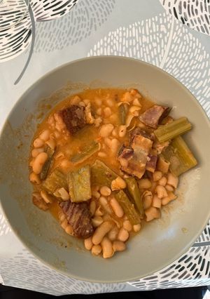 Una foto de Guiso de Cardo con Alubias de Navarra