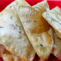 A picture of Namkeen poori.