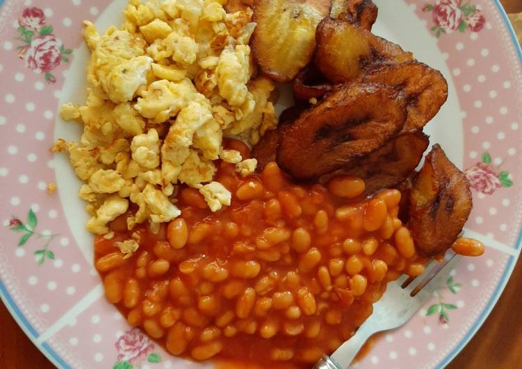 Fried plantain, egg and beans