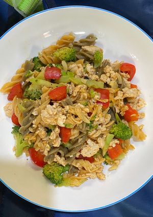 รูปของ ฟูซิลี่ 3 สี อกไก่ โปรตีนเน้นๆ🍝