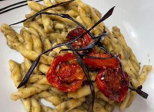Foto di Strozzapreti con Crema di Melanzane e Pomodorini Confit 🍆🍅🍝