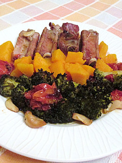 Una foto de Costillas de cerdo con calabaza y brócolial vino blanco