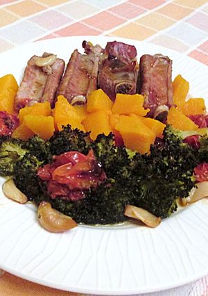 Foto principal de Costillas de cerdo con calabaza y brócolial vino blanco