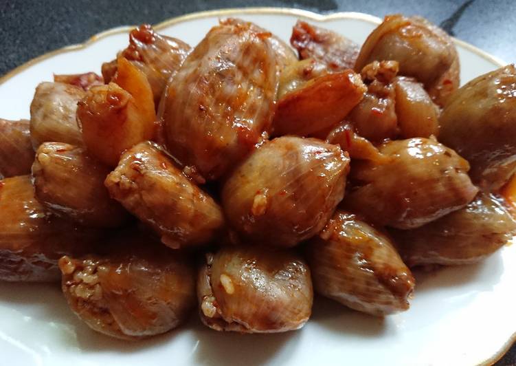 بصل محشي مع دبس الرمان ☺😋😋