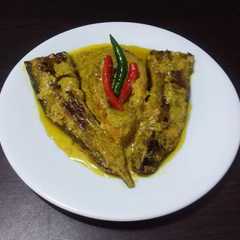Una foto de ইলিশে বেগুন কারি (Polished begun Curry)